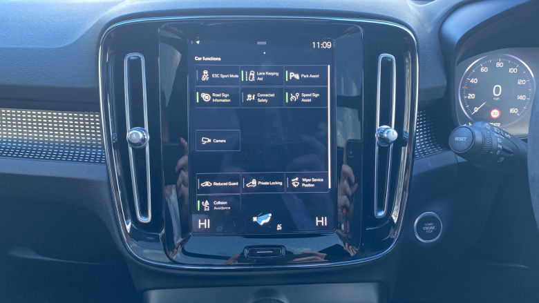 Volvo Xc40 2.0 B4P R DESIGN 5dr Auto Petrol Estate